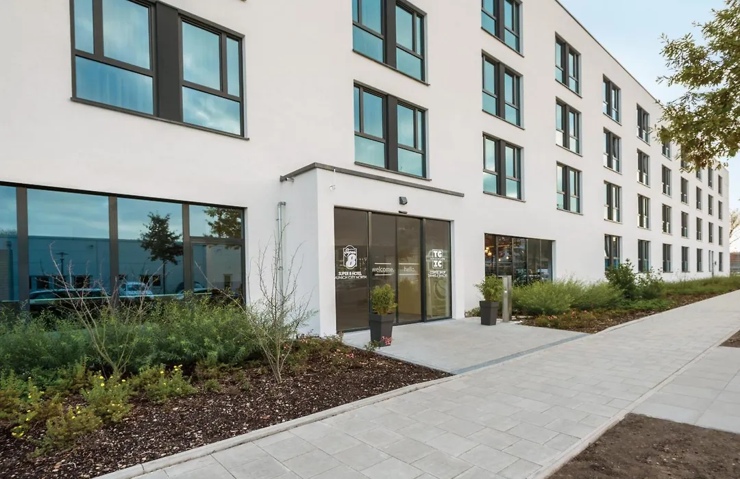 Super 8 By Wyndham Munich City North-1