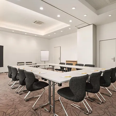 Super 8 By Wyndham Munich City North-2